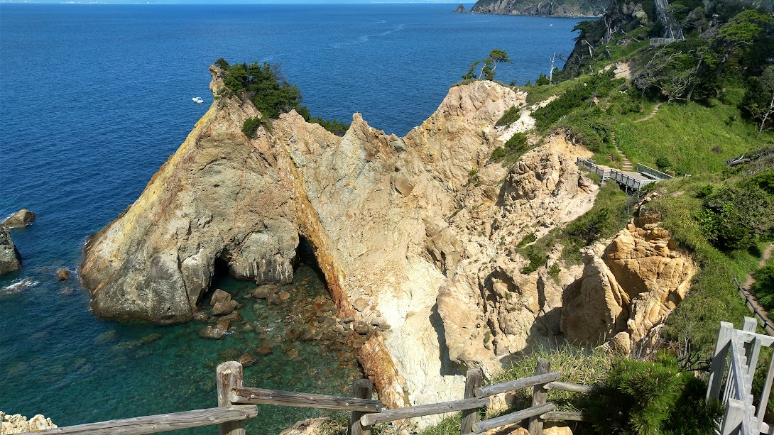 黄金崎公園方面の海岸風景